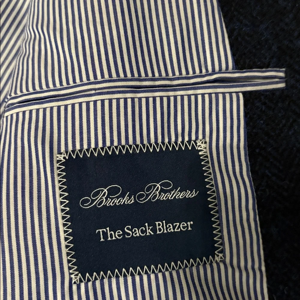 Classic Navy Blazer wool blazer - Picture 3 of 9